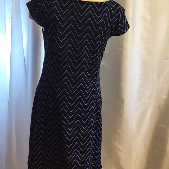 MADISON LEIGH dress in size 6 in chevron pattern - Picture 5 of 8